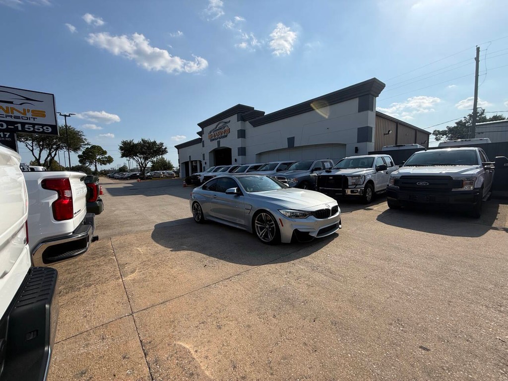BMW M4 Vehicle Full-screen Gallery Image 37