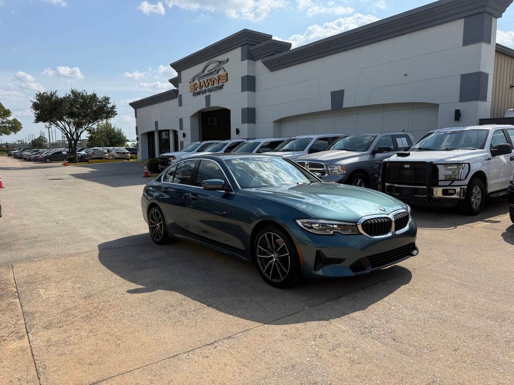 BMW 3 Series Vehicle Full-screen Gallery Image 02