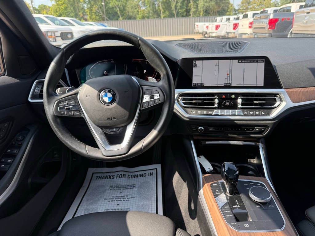 BMW 3 Series Vehicle Full-screen Gallery Image 21
