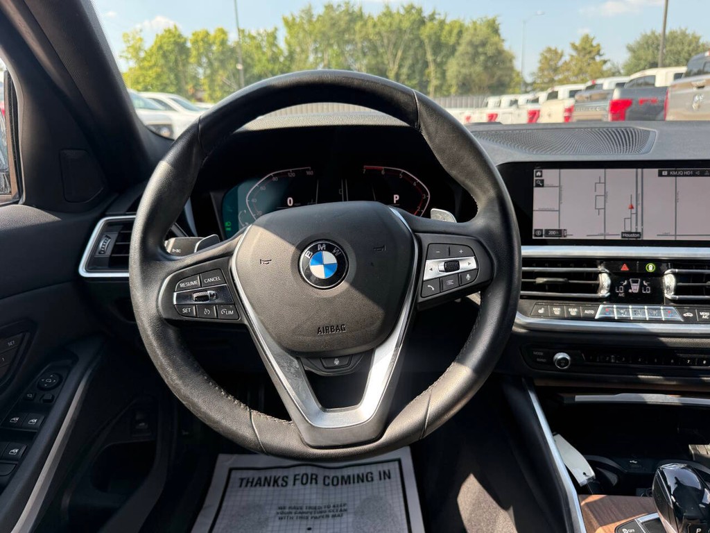 BMW 3 Series Vehicle Full-screen Gallery Image 22
