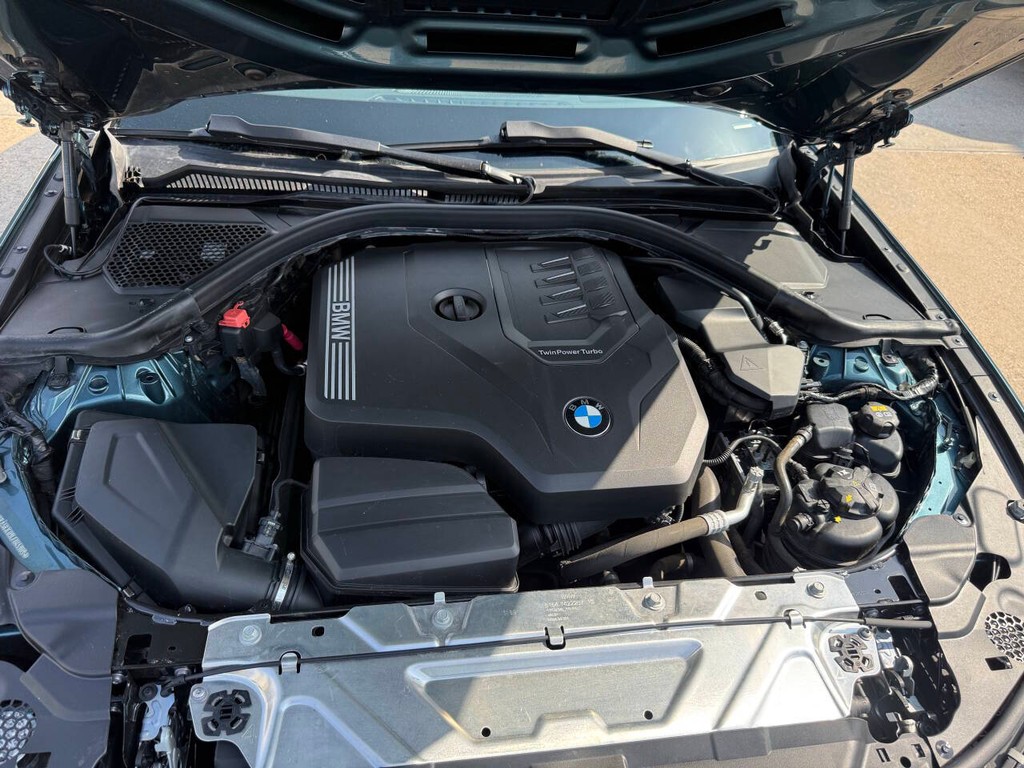 BMW 3 Series Vehicle Full-screen Gallery Image 34