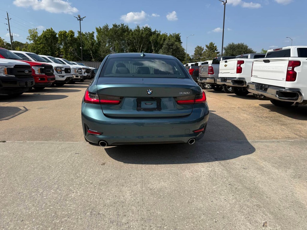 BMW 3 Series Vehicle Full-screen Gallery Image 37