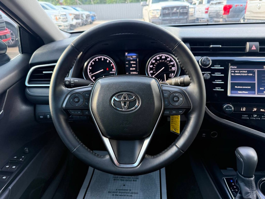 Toyota Camry Vehicle Full-screen Gallery Image 22
