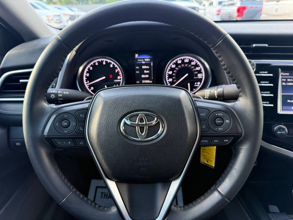 Toyota Camry Vehicle Full-screen Gallery Image 23