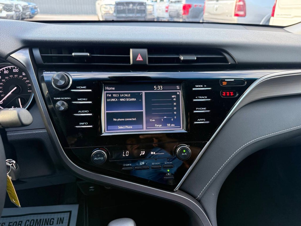 Toyota Camry Vehicle Full-screen Gallery Image 24