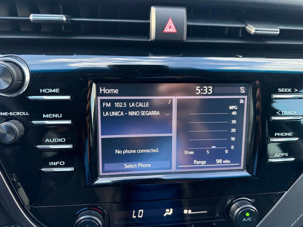 Toyota Camry Vehicle Full-screen Gallery Image 25
