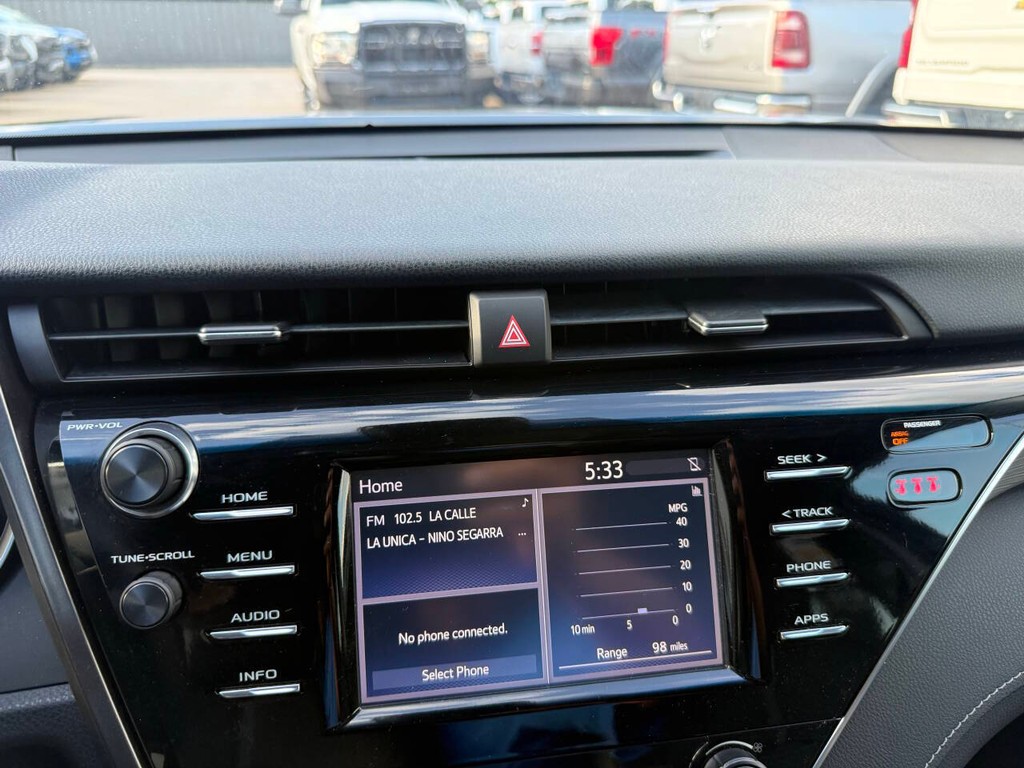 Toyota Camry Vehicle Full-screen Gallery Image 27