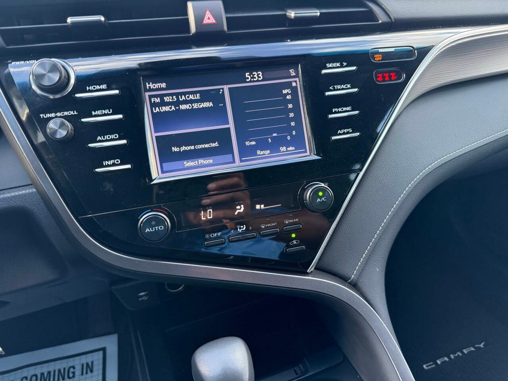 Toyota Camry Vehicle Full-screen Gallery Image 28