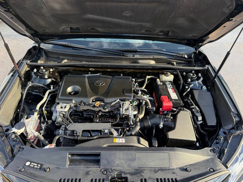 Toyota Camry Vehicle Full-screen Gallery Image 34