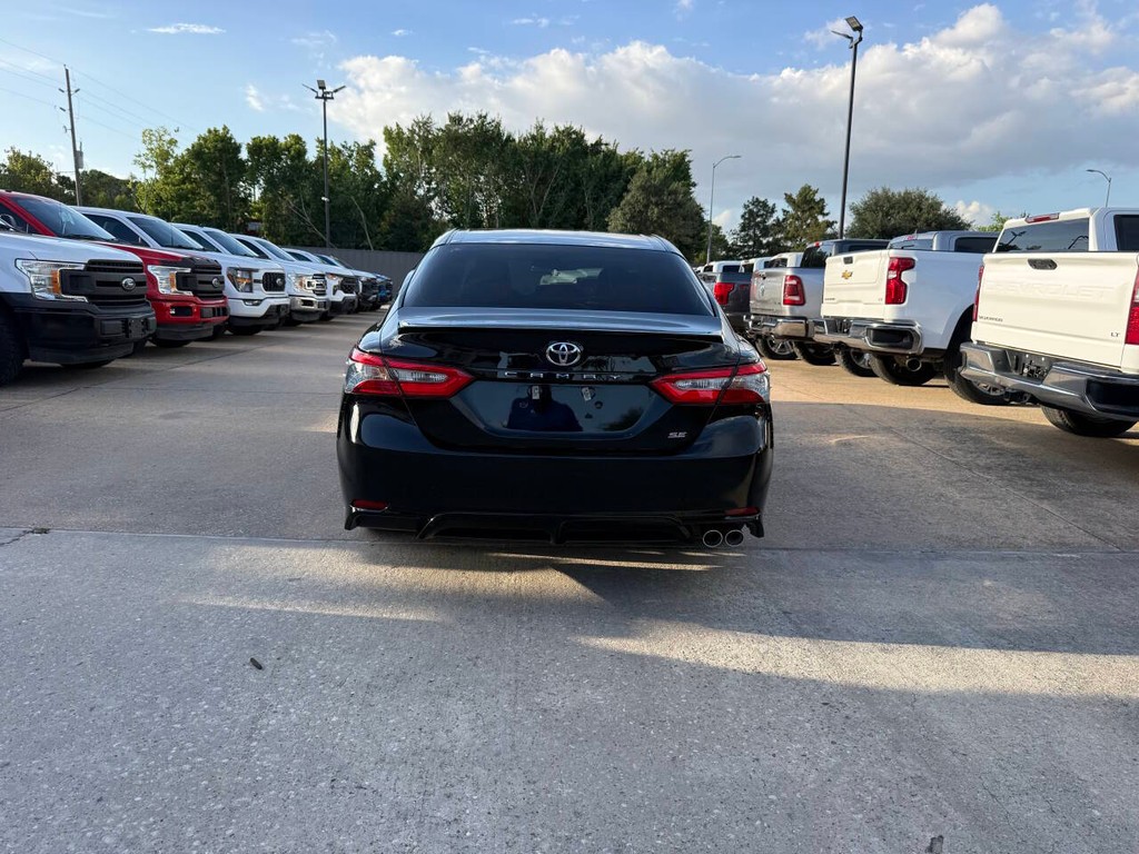 Toyota Camry Vehicle Full-screen Gallery Image 37