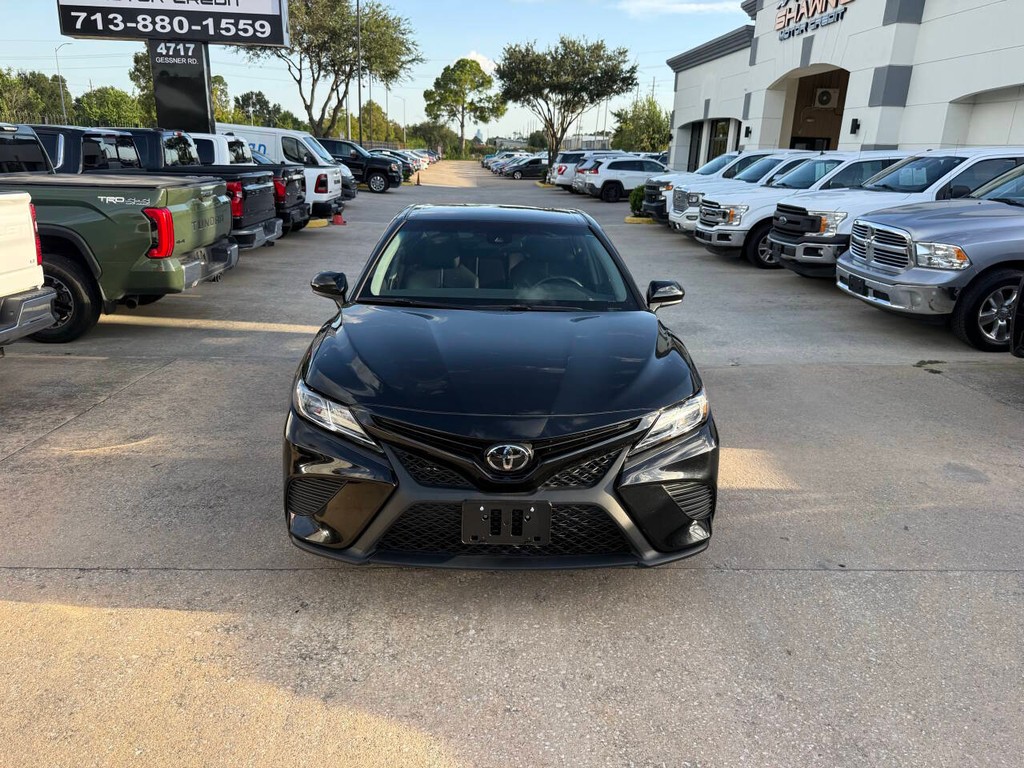 Toyota Camry Vehicle Full-screen Gallery Image 38