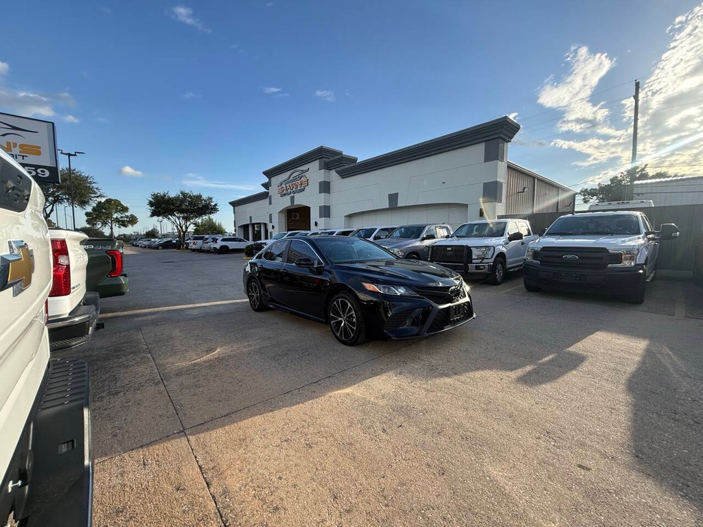 Toyota Camry Vehicle Full-screen Gallery Image 42