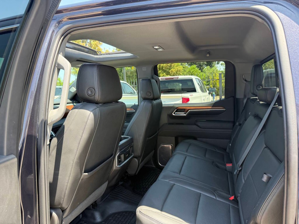 GMC Sierra 1500 Vehicle Full-screen Gallery Image 12