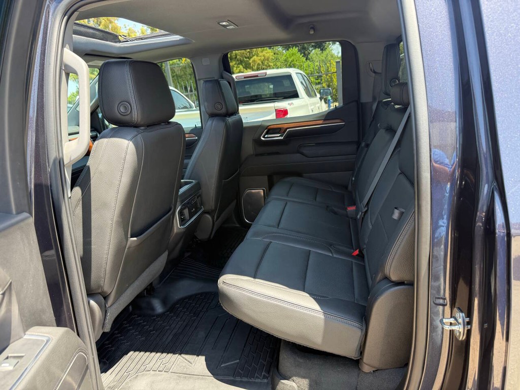 GMC Sierra 1500 Vehicle Full-screen Gallery Image 13