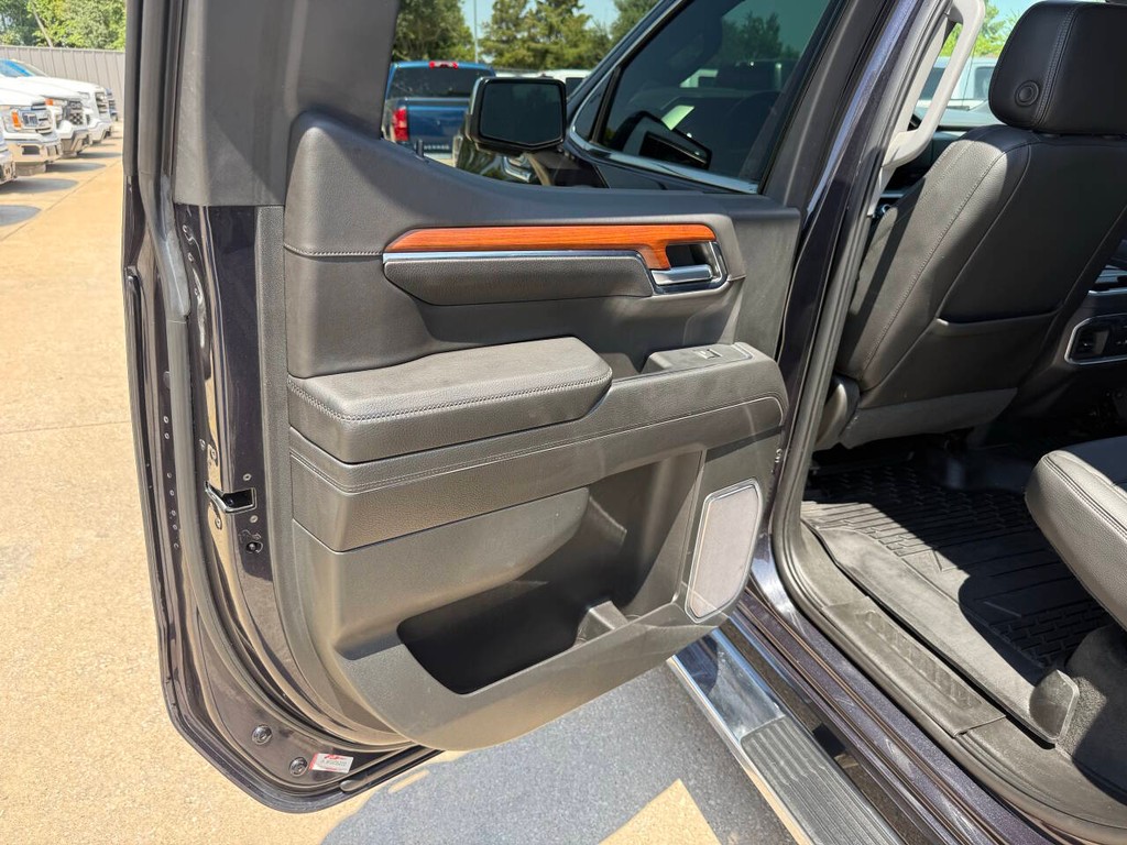 GMC Sierra 1500 Vehicle Full-screen Gallery Image 14