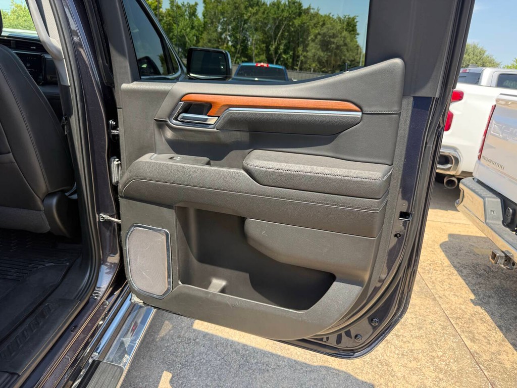 GMC Sierra 1500 Vehicle Full-screen Gallery Image 16