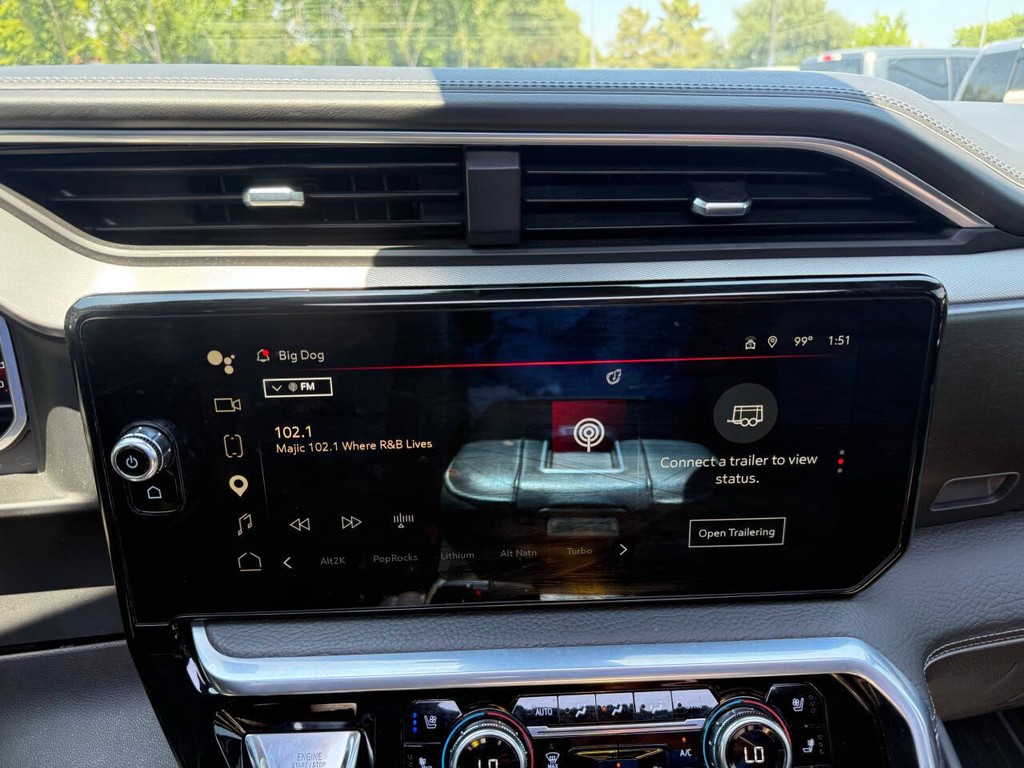 GMC Sierra 1500 Vehicle Full-screen Gallery Image 25