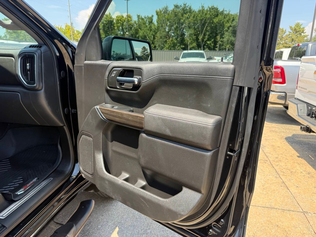 Chevrolet Silverado 1500 Vehicle Full-screen Gallery Image 11