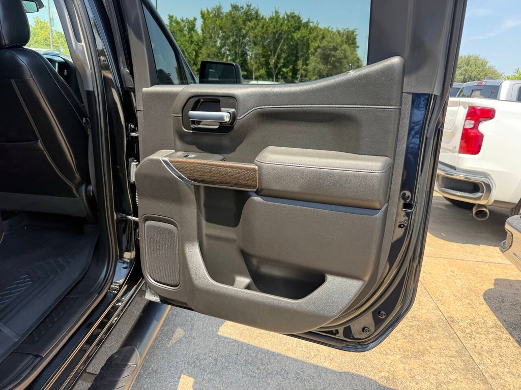 Chevrolet Silverado 1500 Vehicle Full-screen Gallery Image 16