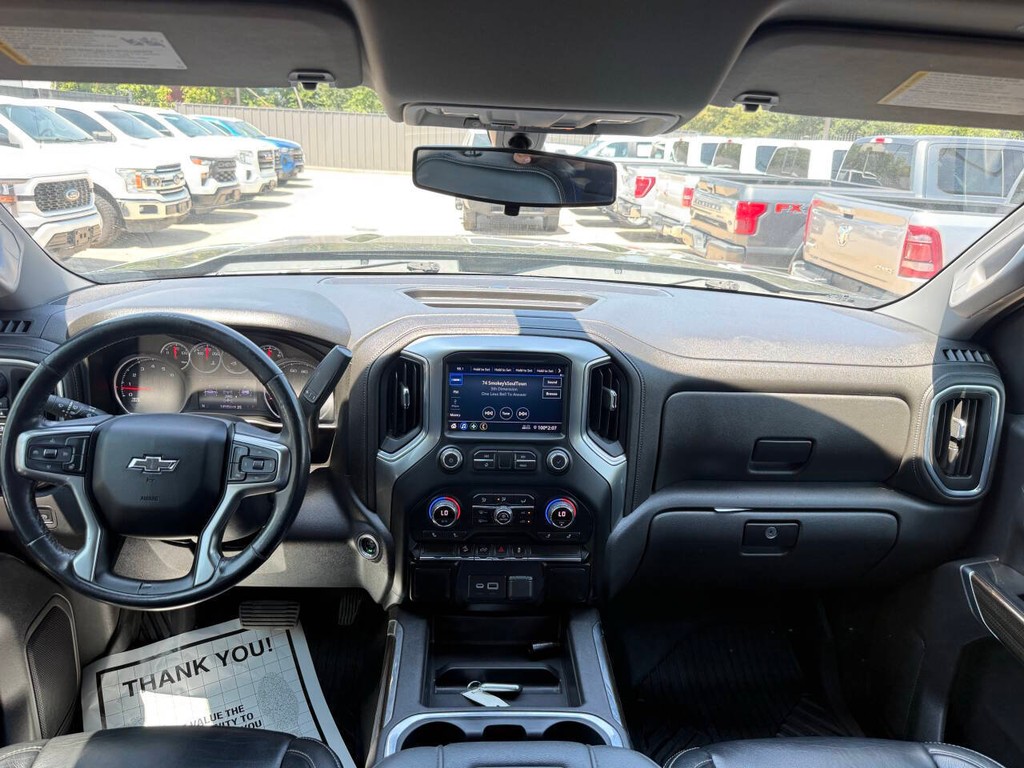 Chevrolet Silverado 1500 Vehicle Full-screen Gallery Image 17