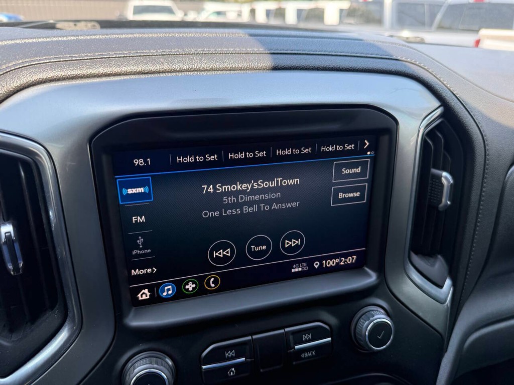 Chevrolet Silverado 1500 Vehicle Full-screen Gallery Image 25