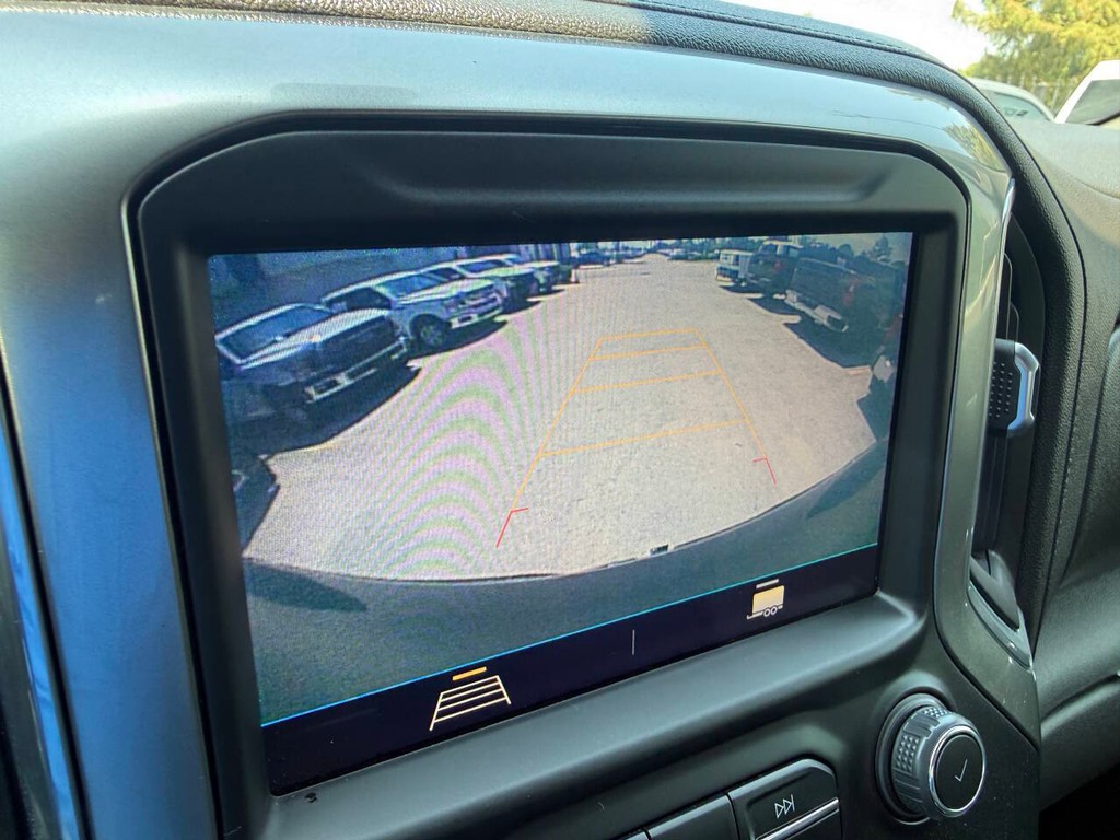 Chevrolet Silverado 1500 Vehicle Full-screen Gallery Image 26