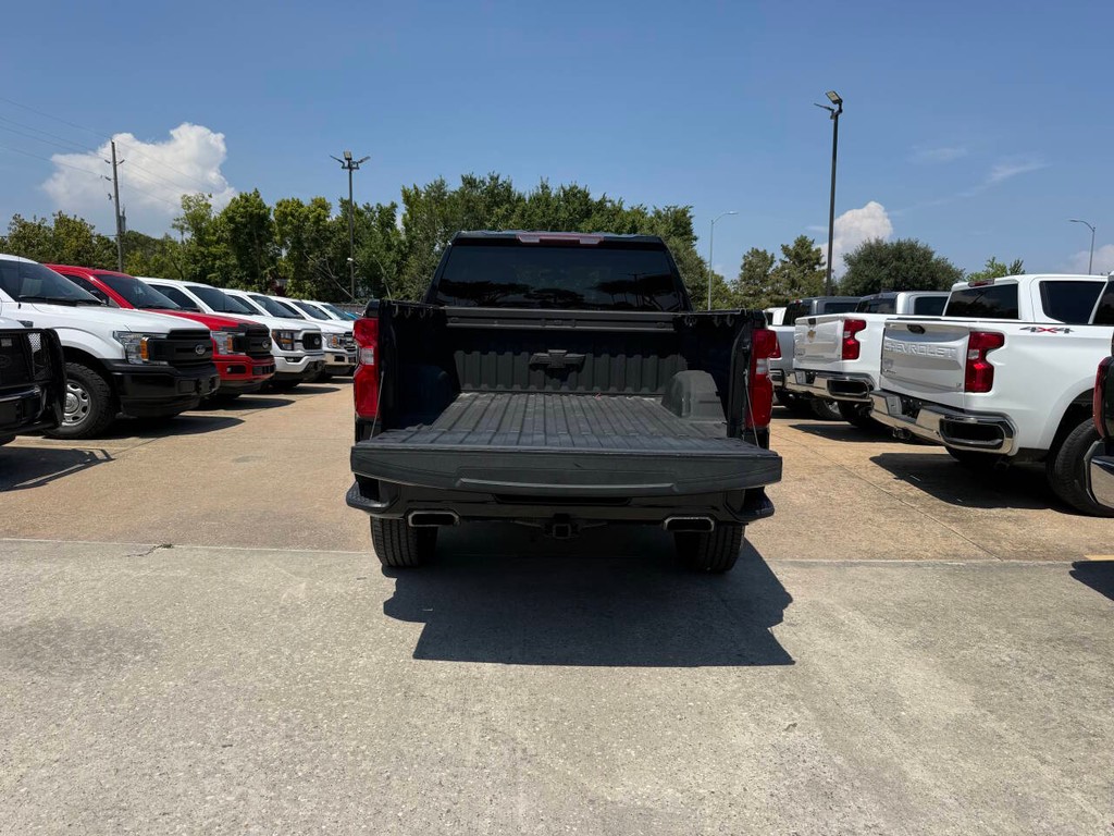 Chevrolet Silverado 1500 Vehicle Full-screen Gallery Image 37