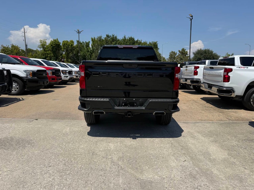 Chevrolet Silverado 1500 Vehicle Full-screen Gallery Image 38