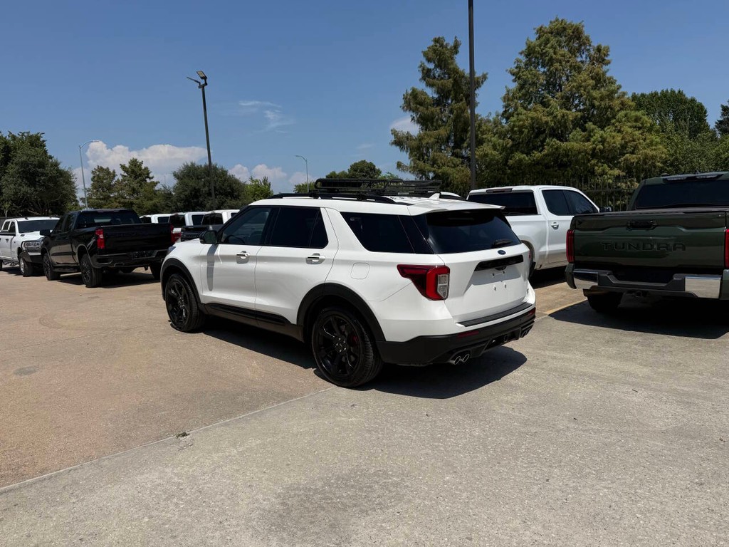 Ford Explorer Vehicle Full-screen Gallery Image 04