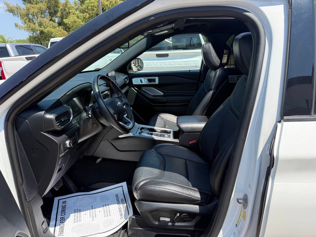 Ford Explorer Vehicle Full-screen Gallery Image 07
