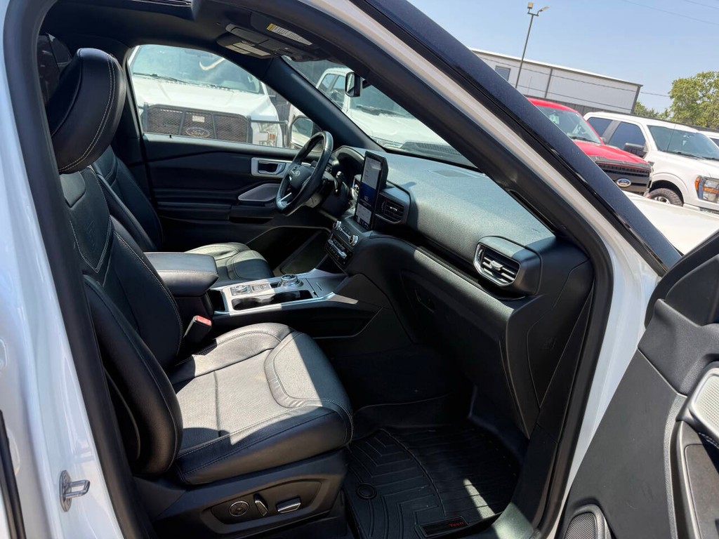 Ford Explorer Vehicle Full-screen Gallery Image 12