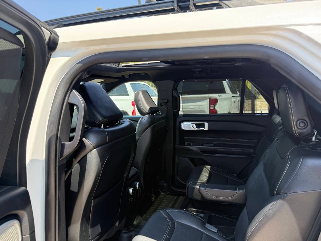 Ford Explorer Vehicle Full-screen Gallery Image 13