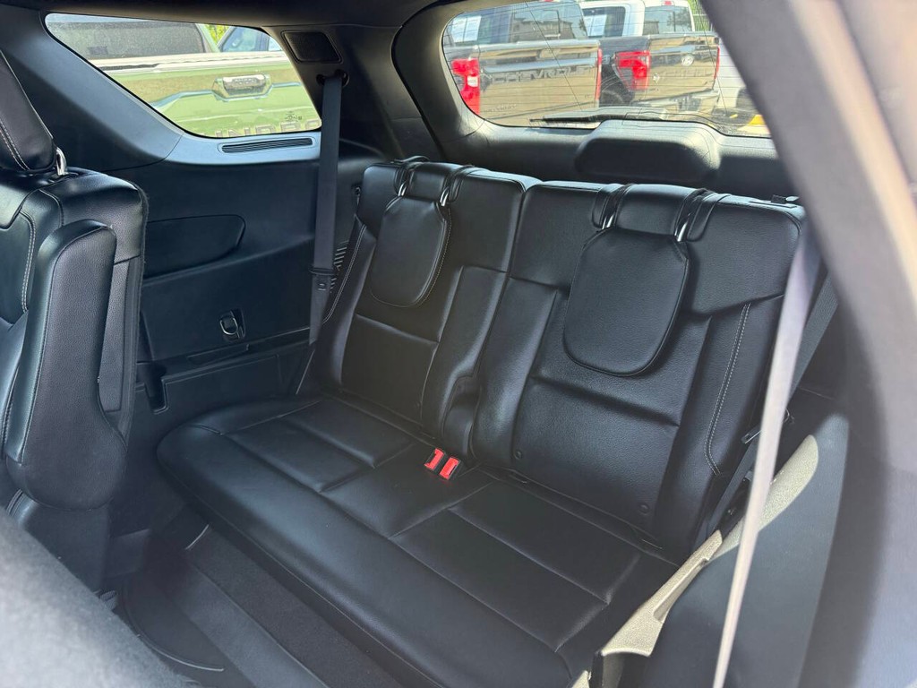 Ford Explorer Vehicle Full-screen Gallery Image 16