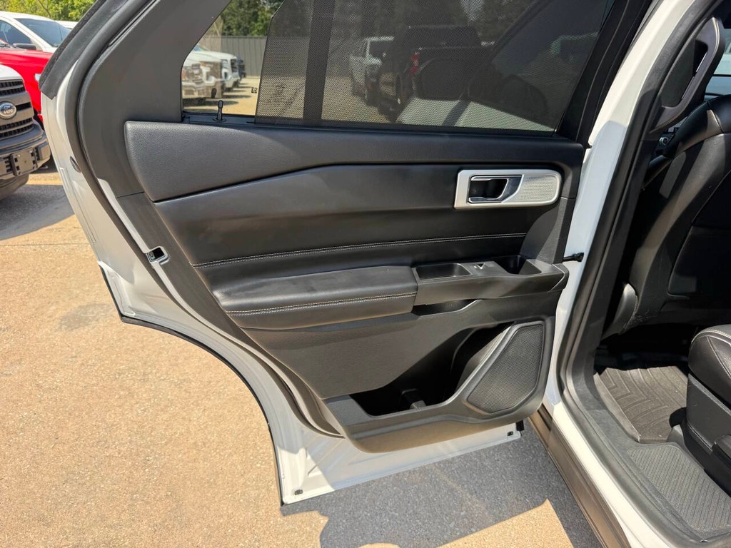 Ford Explorer Vehicle Full-screen Gallery Image 17