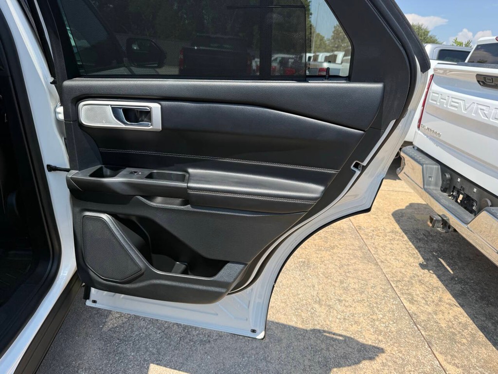 Ford Explorer Vehicle Full-screen Gallery Image 19