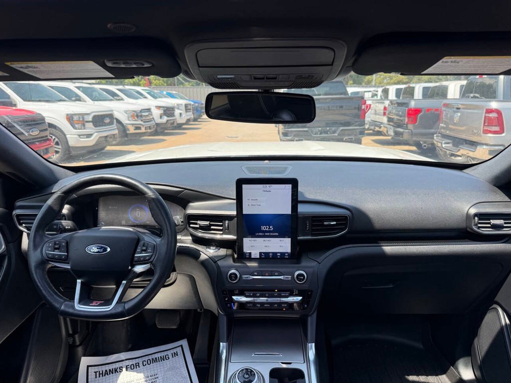 Ford Explorer Vehicle Full-screen Gallery Image 21