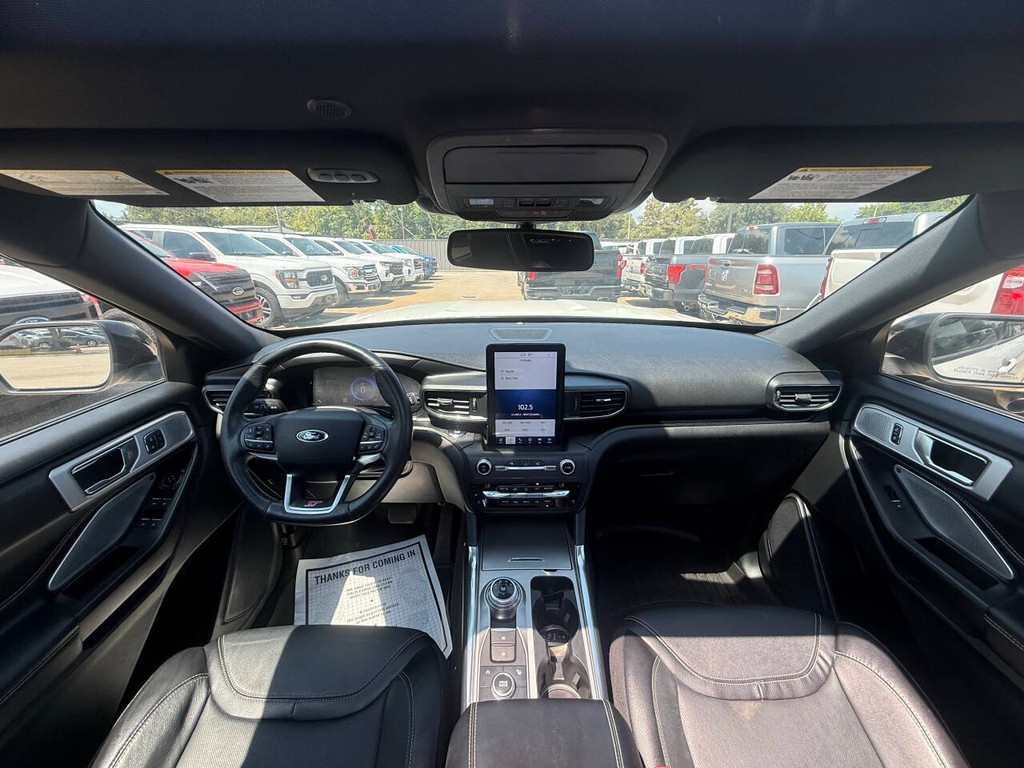Ford Explorer Vehicle Full-screen Gallery Image 22