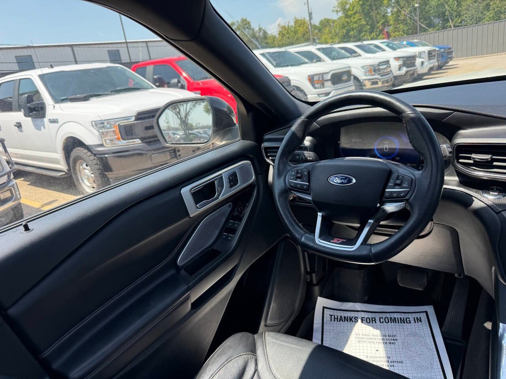 Ford Explorer Vehicle Full-screen Gallery Image 23