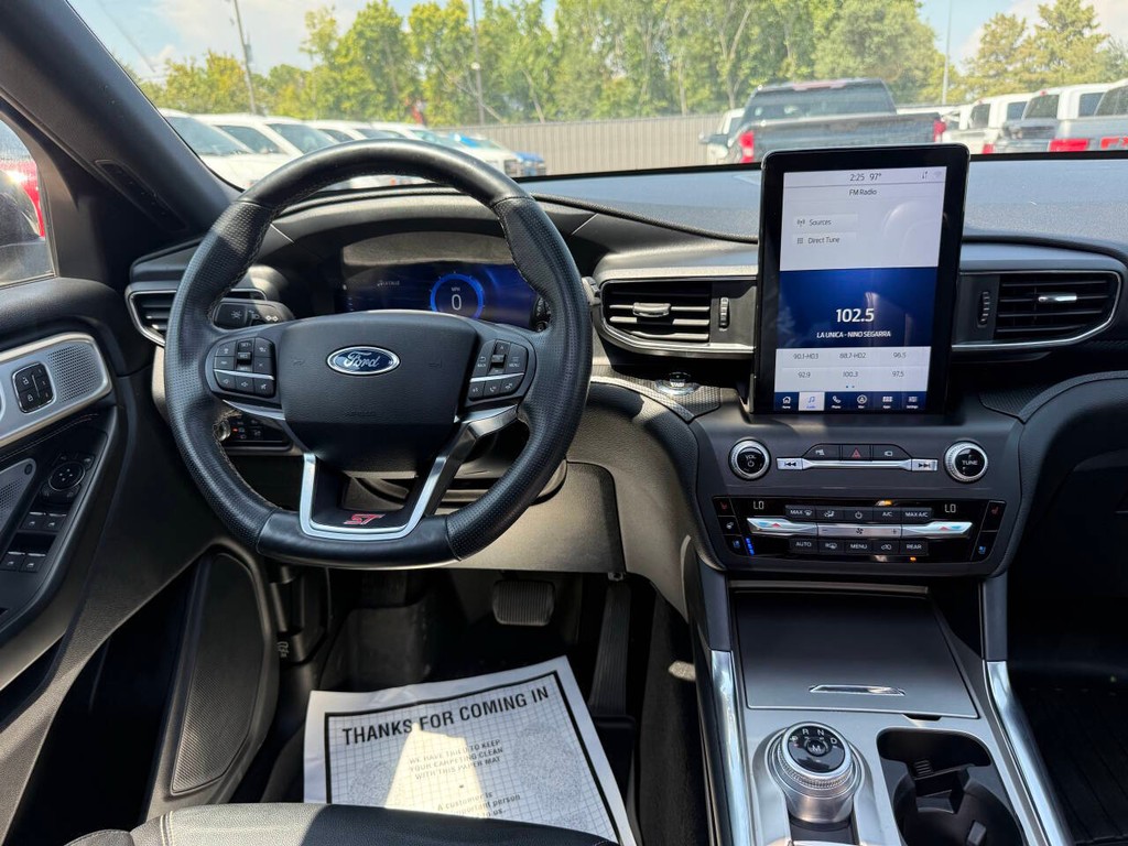 Ford Explorer Vehicle Full-screen Gallery Image 25