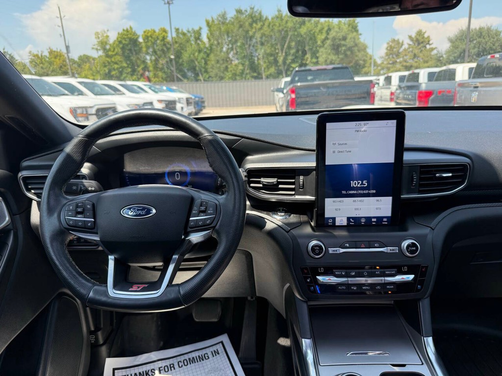 Ford Explorer Vehicle Full-screen Gallery Image 26