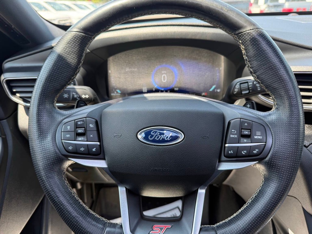 Ford Explorer Vehicle Full-screen Gallery Image 28