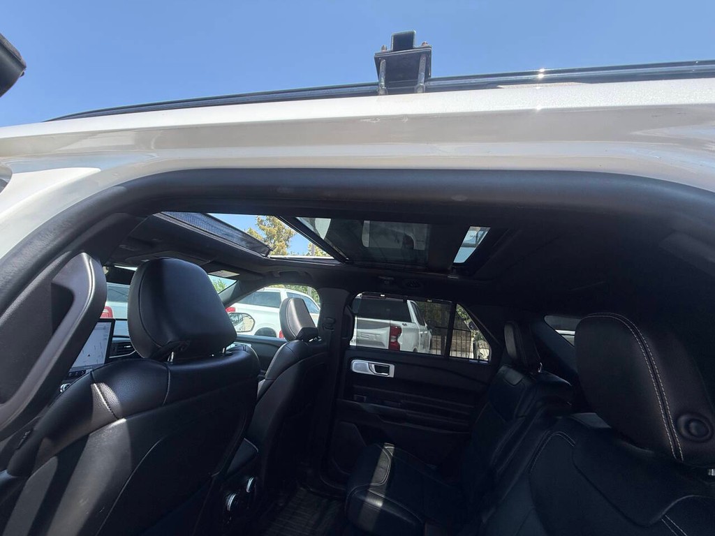 Ford Explorer Vehicle Full-screen Gallery Image 37