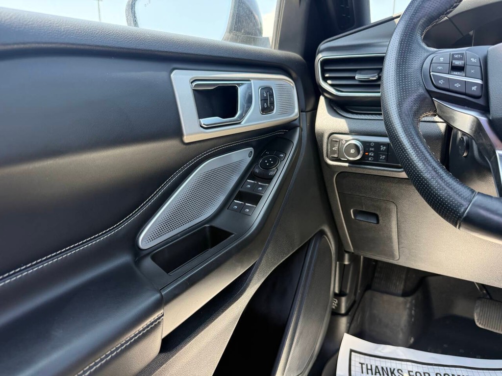 Ford Explorer Vehicle Full-screen Gallery Image 38