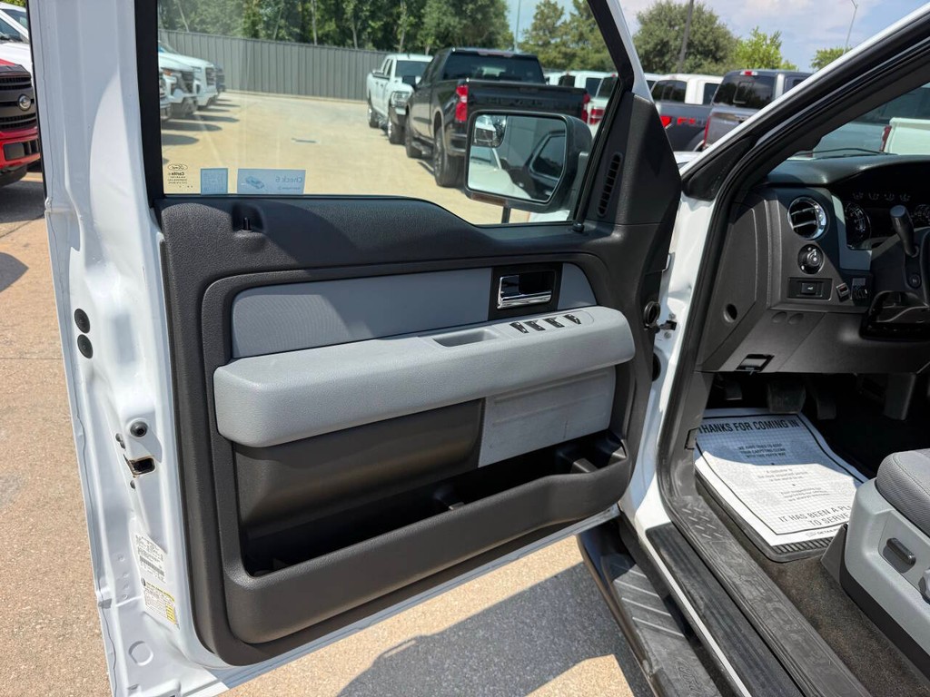 Ford F-150 Vehicle Full-screen Gallery Image 08
