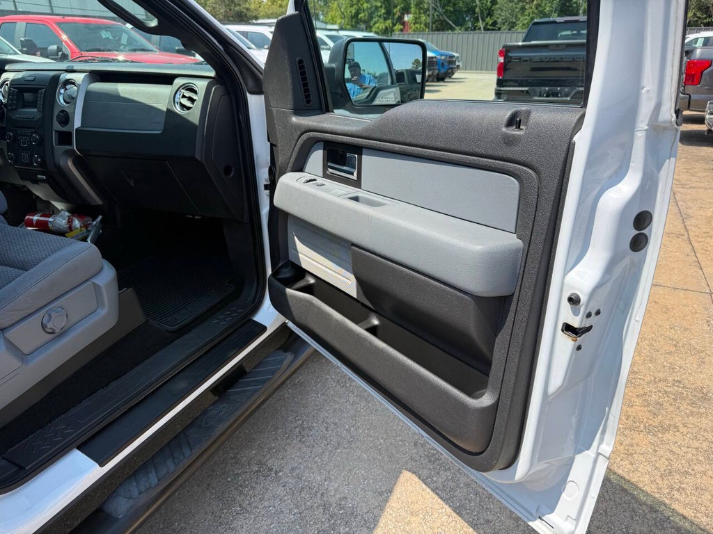 Ford F-150 Vehicle Full-screen Gallery Image 11