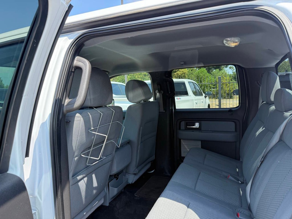 Ford F-150 Vehicle Full-screen Gallery Image 12