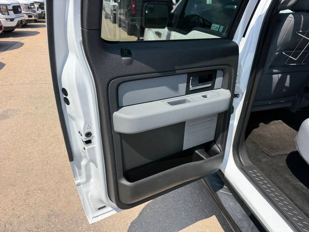 Ford F-150 Vehicle Full-screen Gallery Image 14