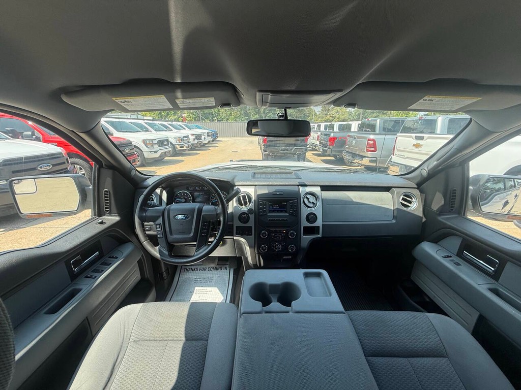 Ford F-150 Vehicle Full-screen Gallery Image 18