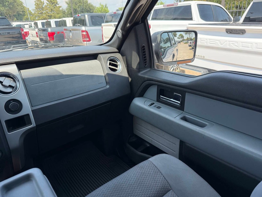 Ford F-150 Vehicle Full-screen Gallery Image 20