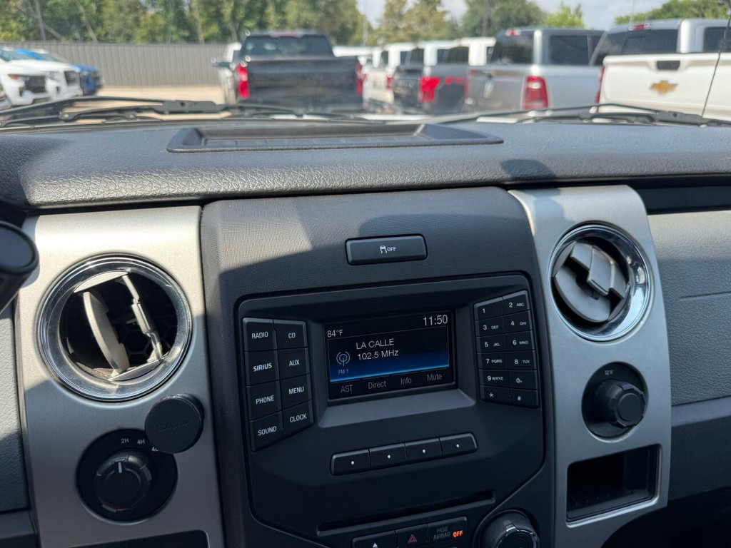 Ford F-150 Vehicle Full-screen Gallery Image 25